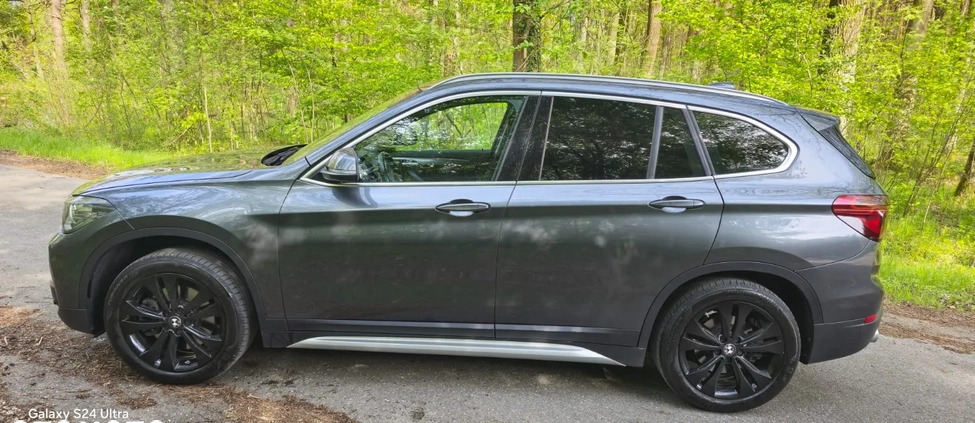 BMW X1 cena 99000 przebieg: 70000, rok produkcji 2018 z Narol małe 211